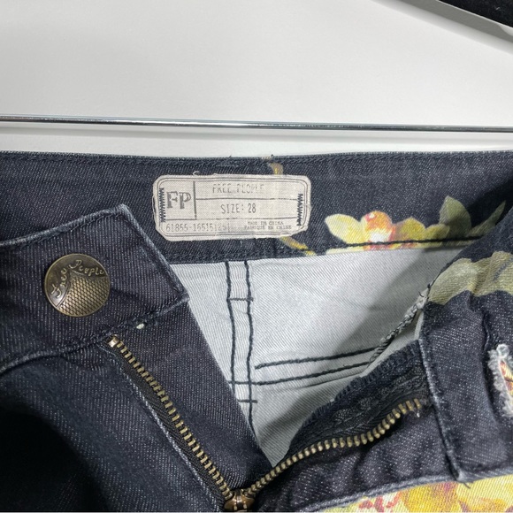 Free People Floral Bali Flare Leg Jeans Low Rise Stretchy In Miami Night Size 28 - Picture 7 of 10